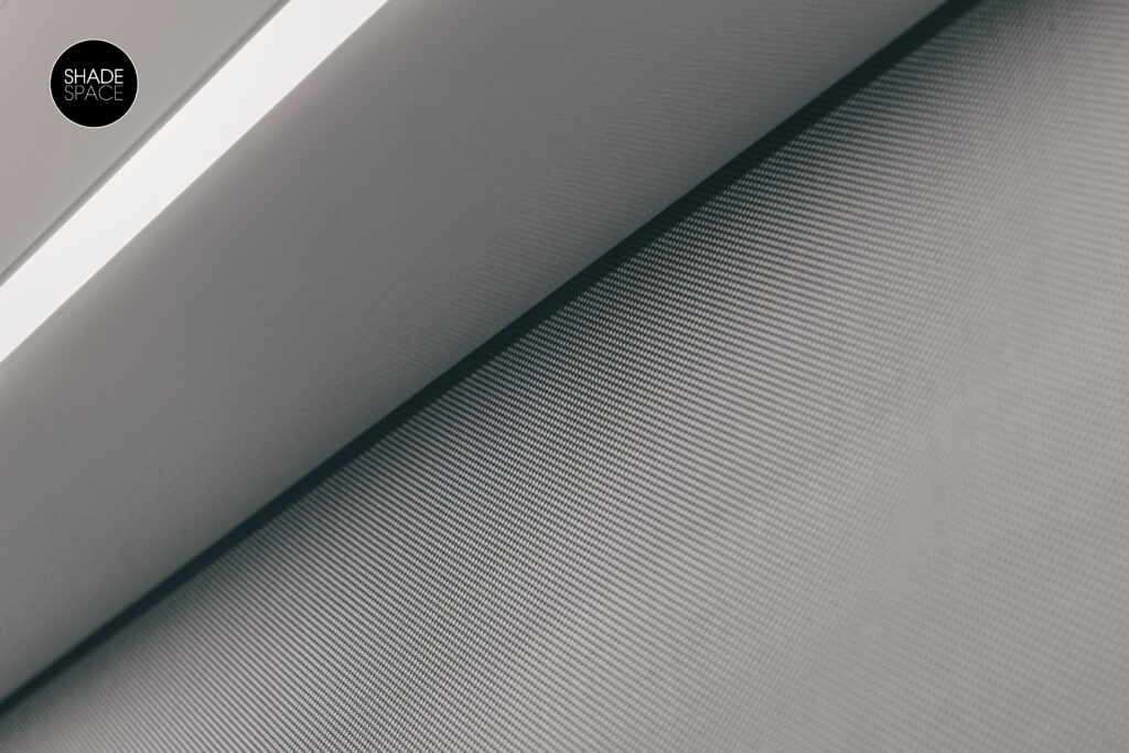 Micro bug-free pelmet integrated with ZipBlind system for insect protection